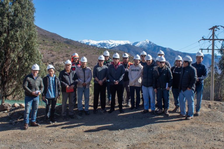 Delegación peruana de estudiantes en minería conoció en terreno el funcionamiento de Minera Cerro Negro